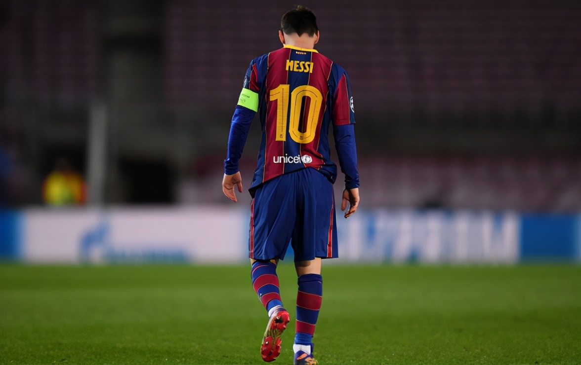 梅西离大力神杯就差了几厘米,梅西离大力神杯一步之遥