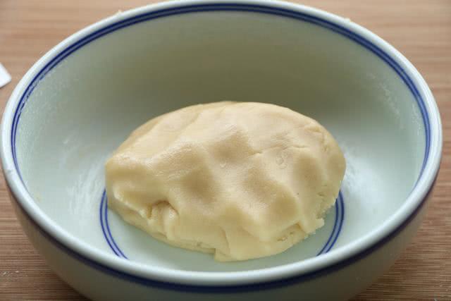 老北京绿豆饼外皮太酥了,绿豆饼圆的厚的外皮像炸过一样