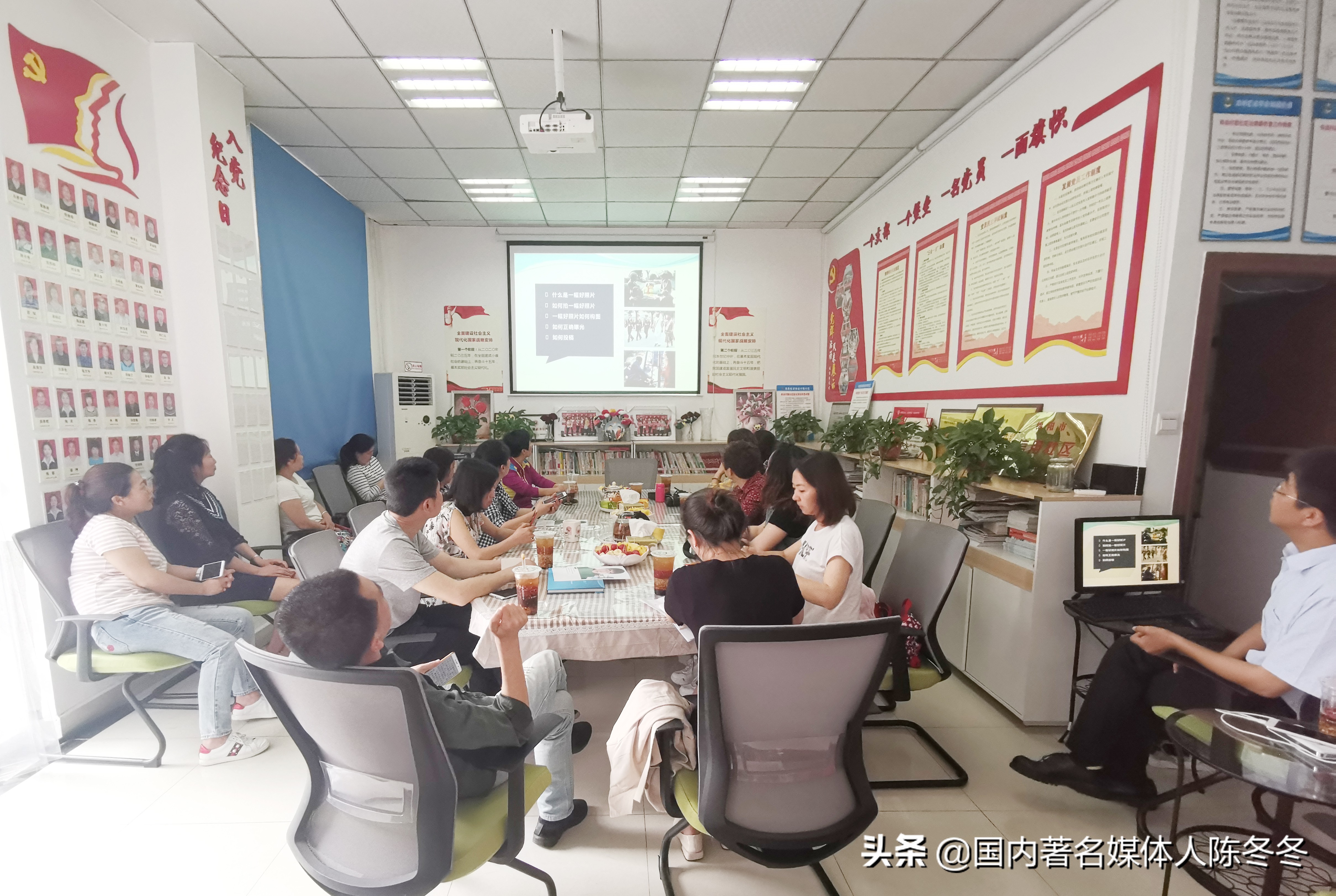 城厢街道体运村路社区开展摄影与新闻稿件撰写培训活动