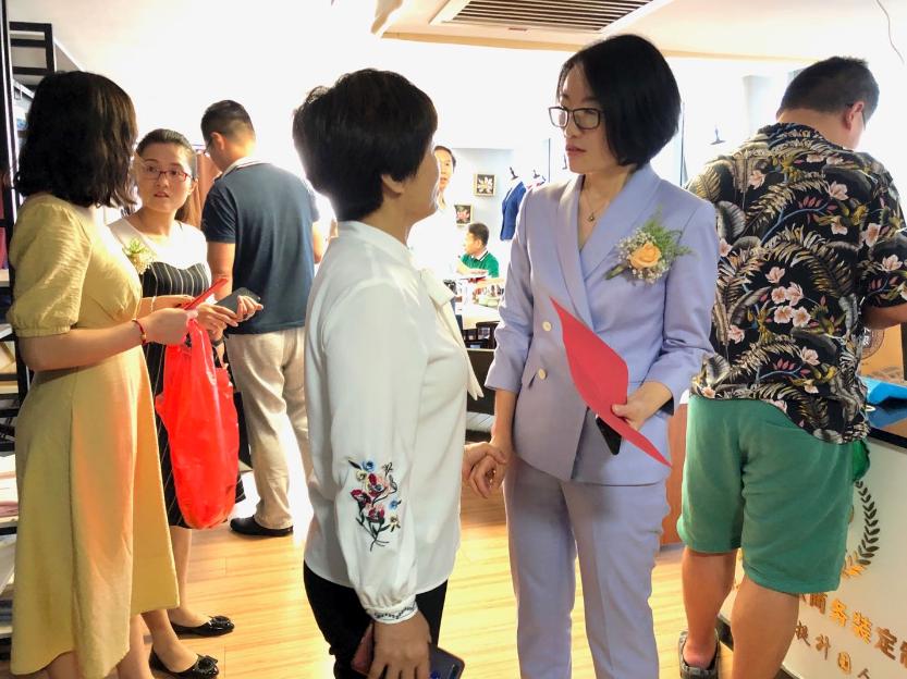 一身戎装闯天下｜她将服装定制做成了一种文化