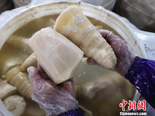 广西柳州正宗特产螺蛳粉,柳州螺蛳粉从路边摊走向网红产业