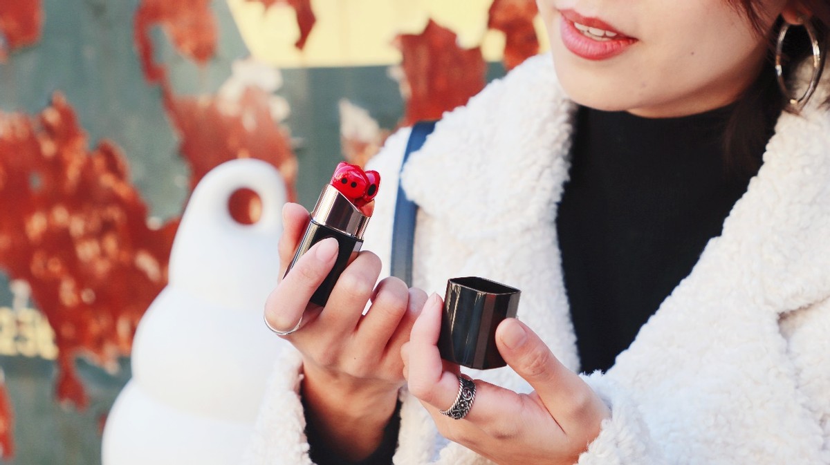 华为耳机口红款怎么切歌,华为口红造型耳机开箱