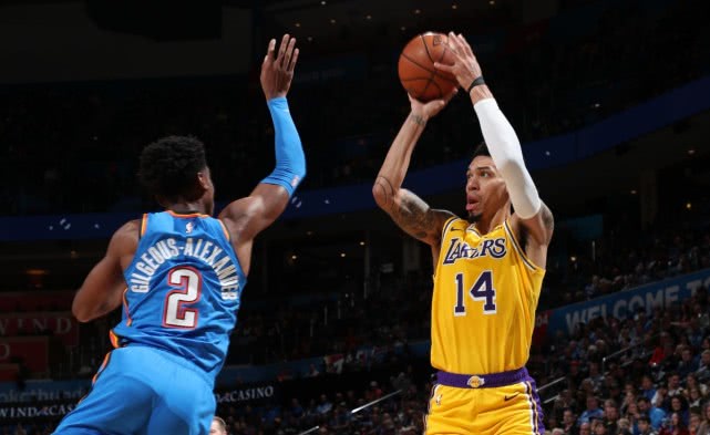 湖人6连胜！詹皇17年又创新高，“真假朗多”骂战8秒惊现踢蛋