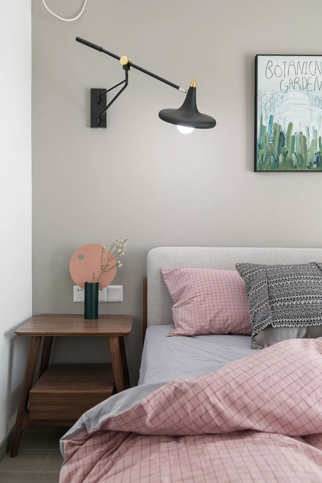 北欧两居室时尚复古赋予灵动空间,二居室户型装修70平北欧