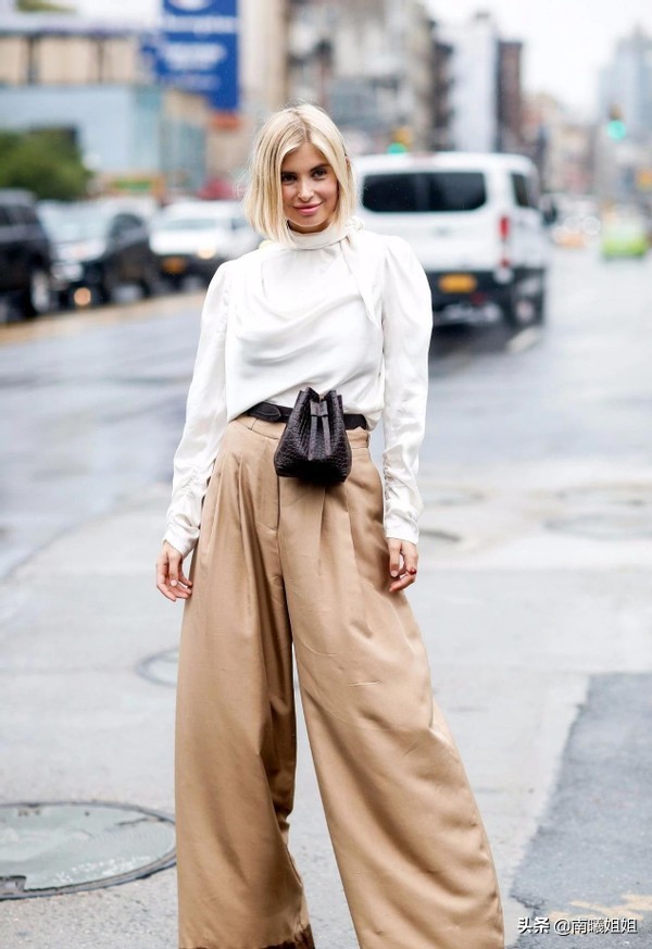 今年最流行的夏季裤口开叉小黑裤,黑色裤子今年最流行的哈伦裤