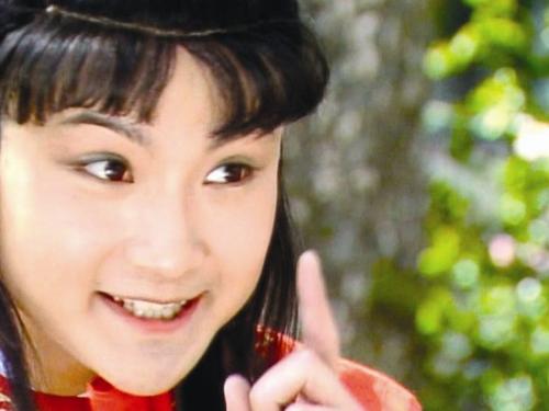 红楼梦中宝玉评价宝钗,红楼梦对宝玉具有特殊意义的人