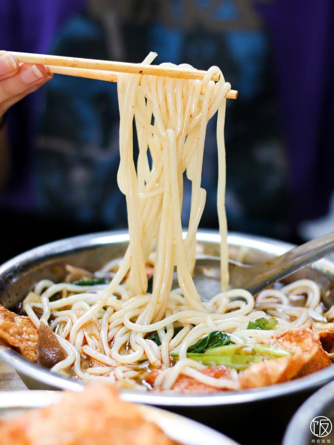 又臭又香螺蛳粉真的很好吃,超臭但超好吃的螺蛳粉