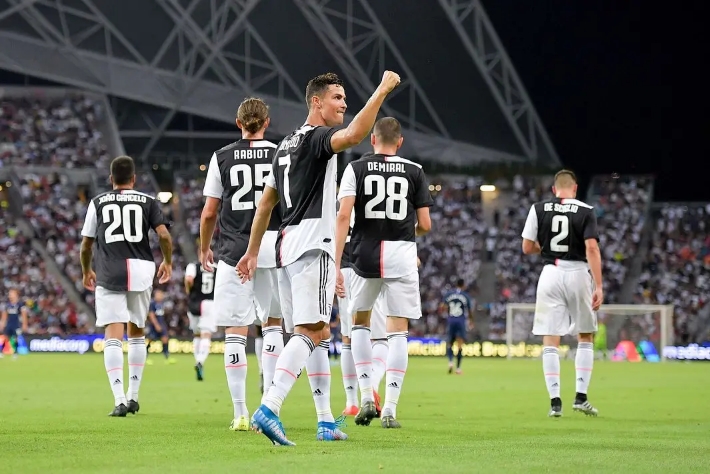 孙兴慜是c罗迷弟,孙兴慜遇见偶像c罗