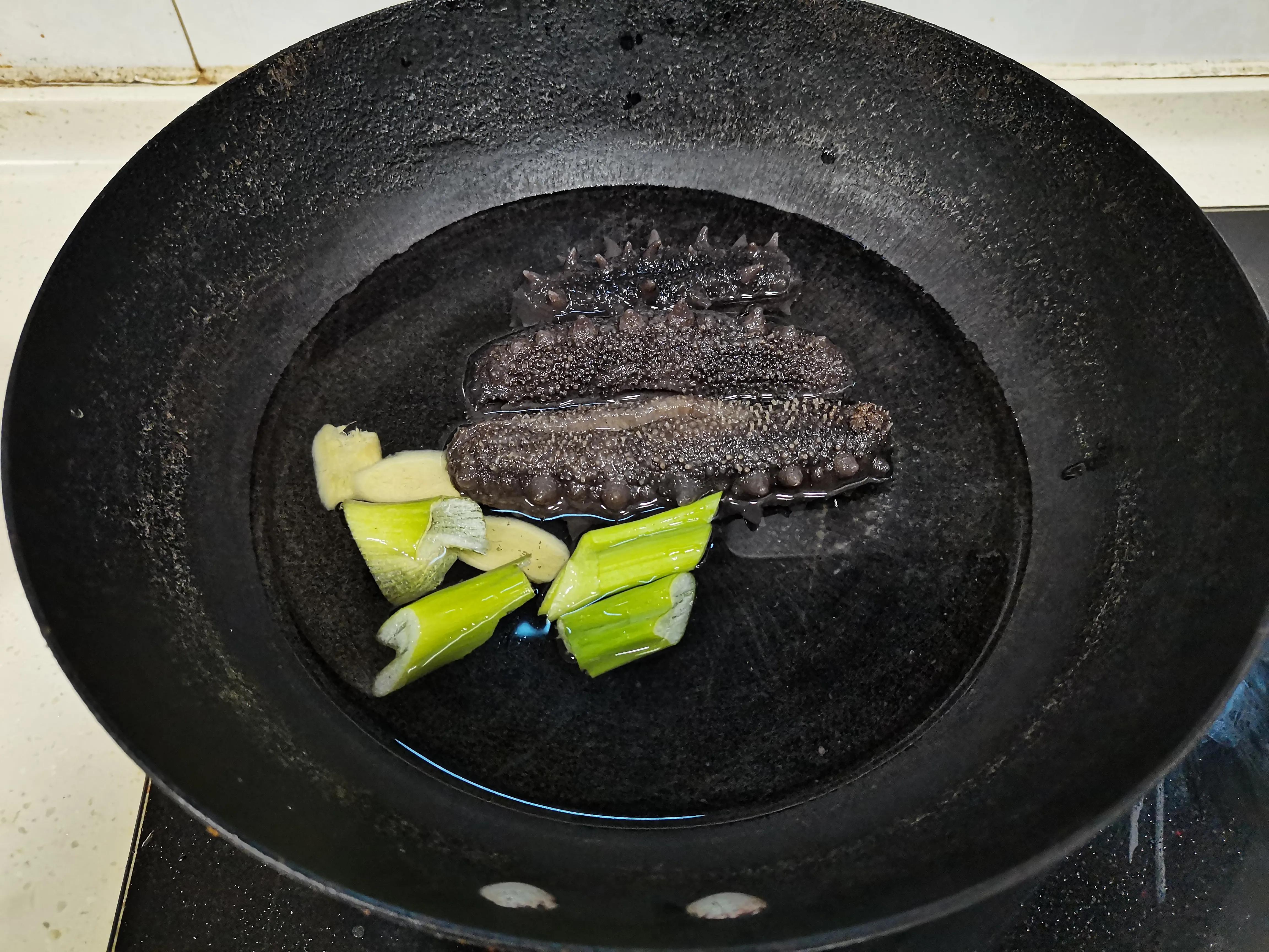 经典鲁菜葱烧海参做法好吃又营养,鲁菜名吃葱烧海参宴客集会高级菜