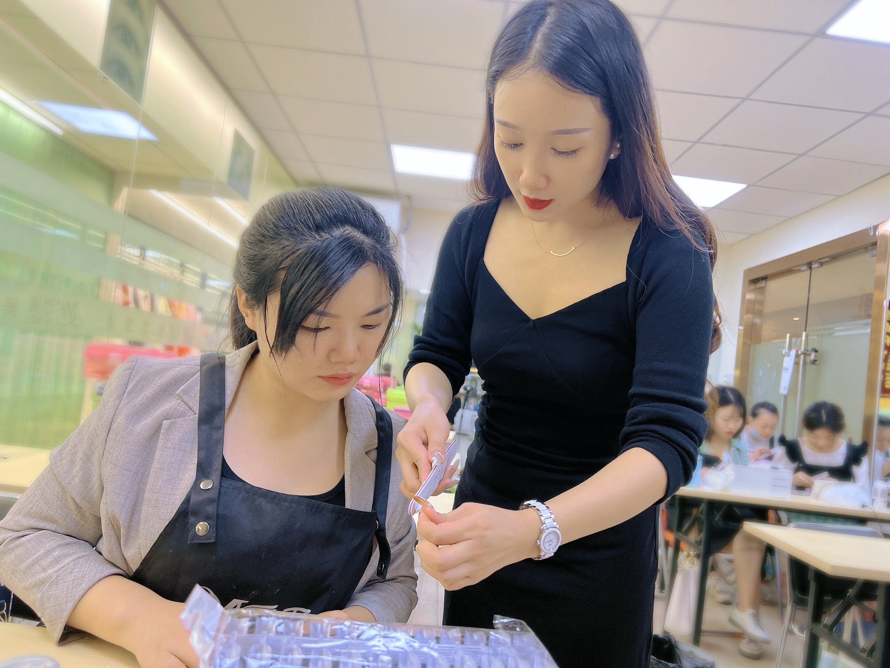 从学美甲到月入3万，过程是这样的