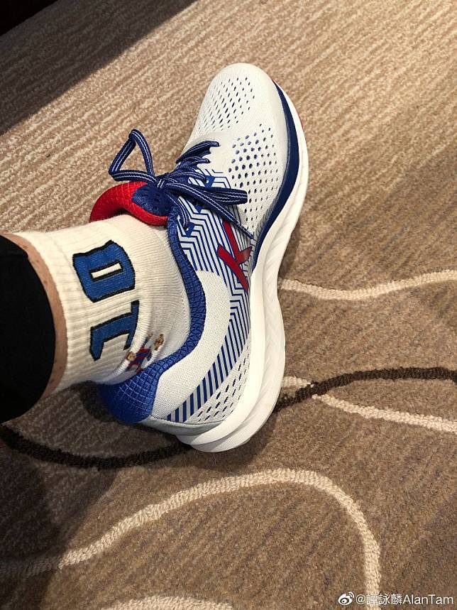 璋拸楹熸埓涓夊潡鎵嬭〃 (璋拸楹熺┛闉嬪瓙鍥剧墖)