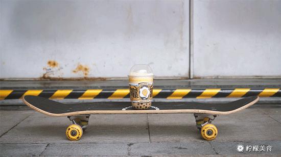 姐妹一夜暴富喝奶茶,富婆喝奶茶