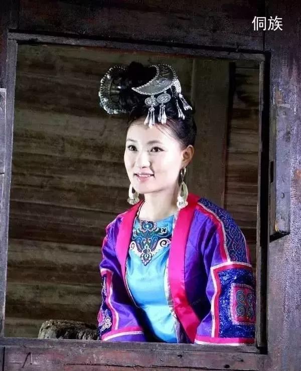 56个民族美女服饰图片大全,56个民族女生的漂亮服装