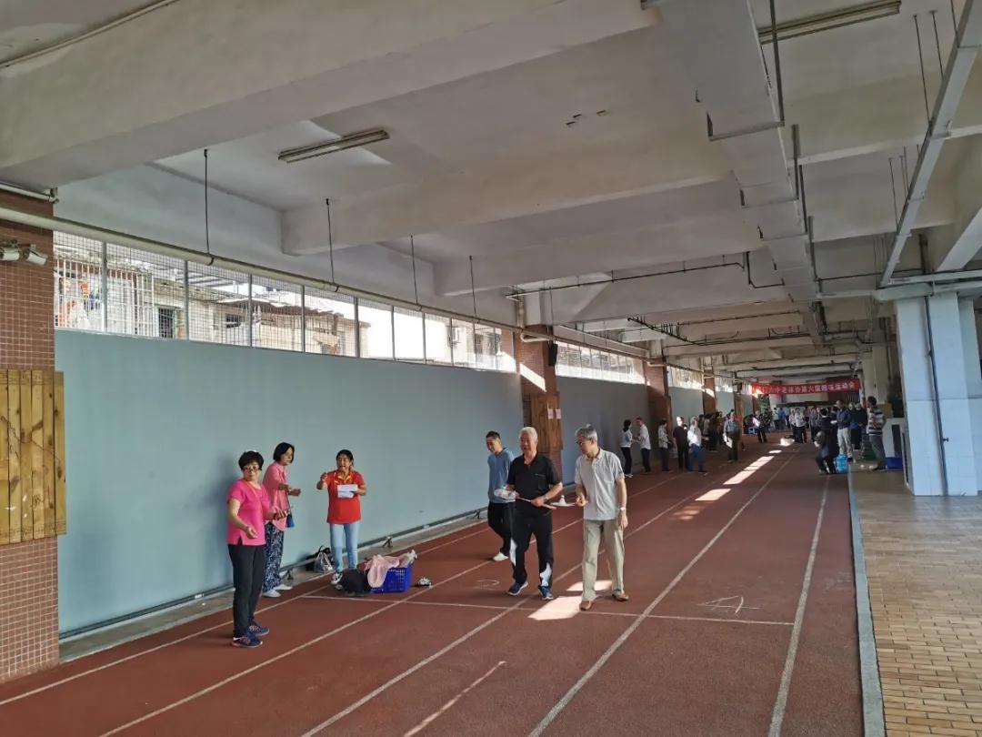 厦门六中老体协、退教协分会举行第六届退休教师趣味运动会暨气排球表演赛