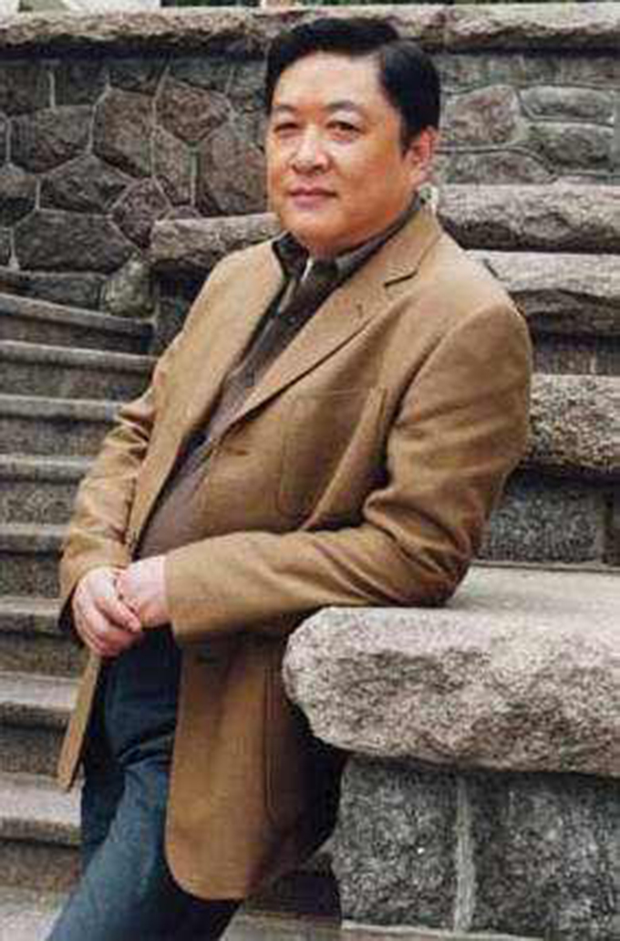 前央视主持人刘斌：三婚娶马蓉闺蜜，三次婚姻均失败，62岁养三娃