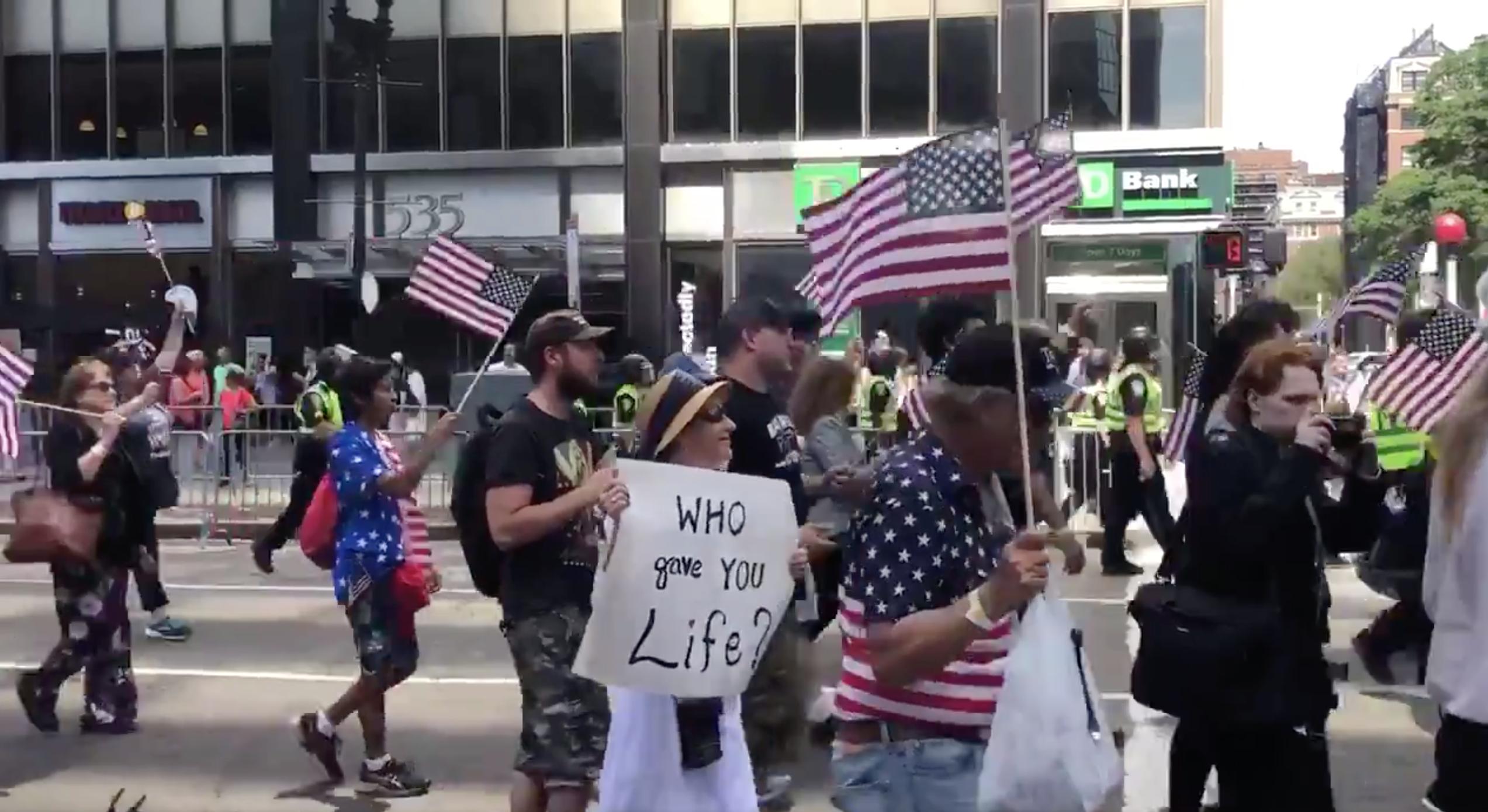 美国“直男”举行“异性恋*行游**”？结果反对者比*行游**的还多