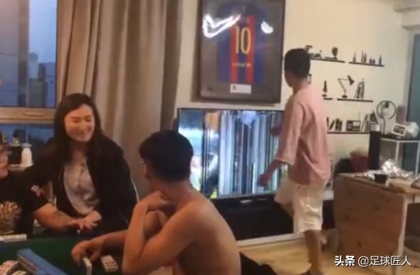 苏醒砸电视遭批：多次蹭梅西巴萨热度不如学习周杰伦去现场