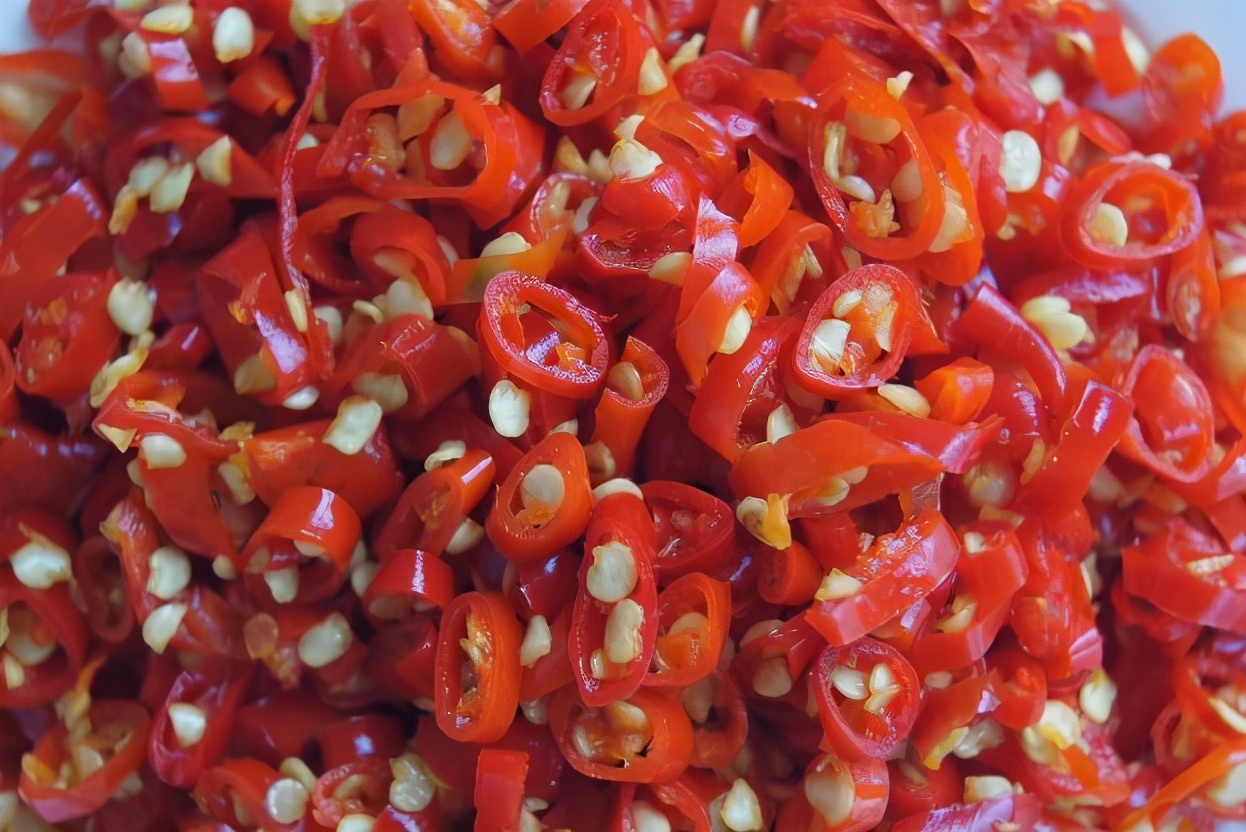 第一时间就是吃一碗广西特点米粉,湖南米粉最正宗的吃法