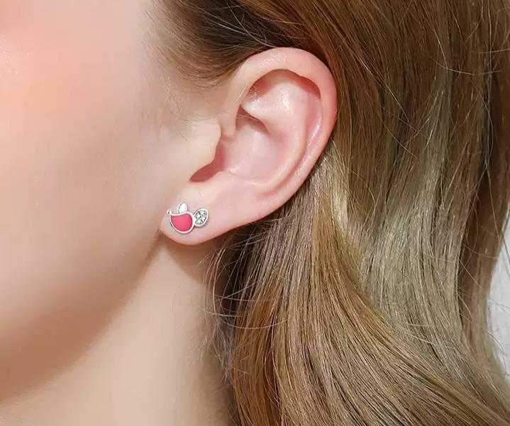 本命年红色运动套装戴帽子,本命年红绳子黄金小配饰手链