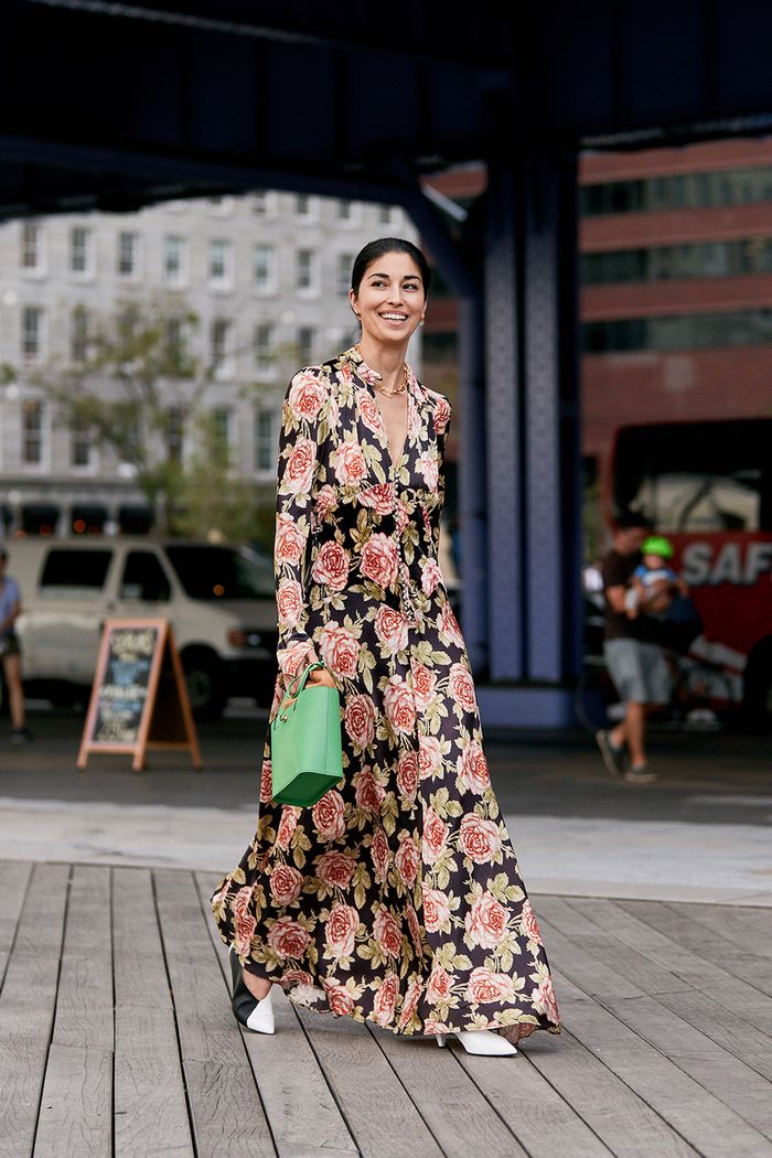 夏季碎花裙子街拍穿搭,街拍夏季裙子穿搭