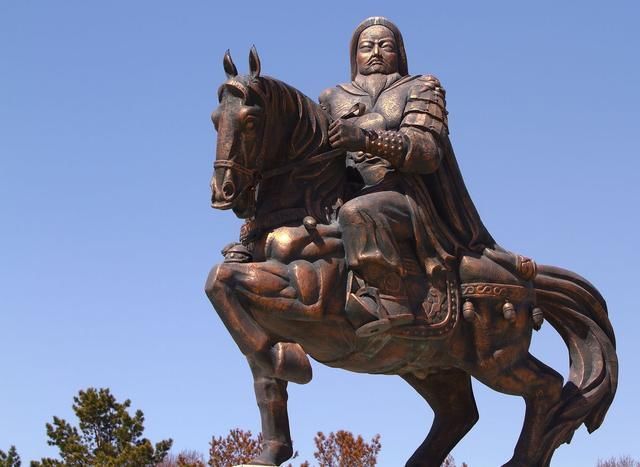 成吉思汗发明一战术，把1万人当十万人用，德国学会后险征服欧洲