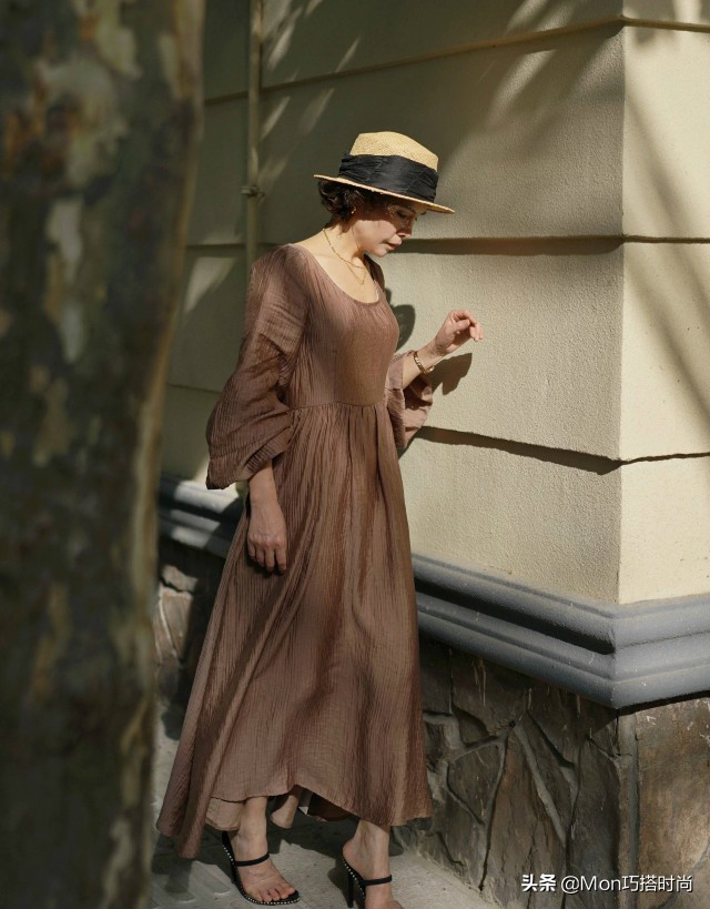 今夏火了一种帽子叫“烟筒帽”，时髦百搭显脸小，戴对整容级好看