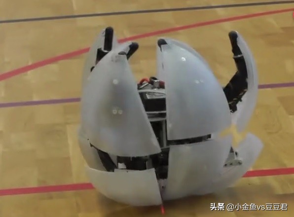能踢球的智能机器人,能踢足球机器人