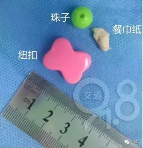 宝宝穿开裆裤的好处和坏处,冬天宝宝穿开裆裤坏处
