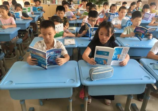 为防止学生“犯花痴”，教育部煞费苦心，从教科书插图就能看出来