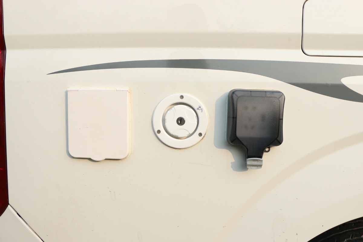 福田G9对卡座升顶房车,福田g9房车五菱房车对比