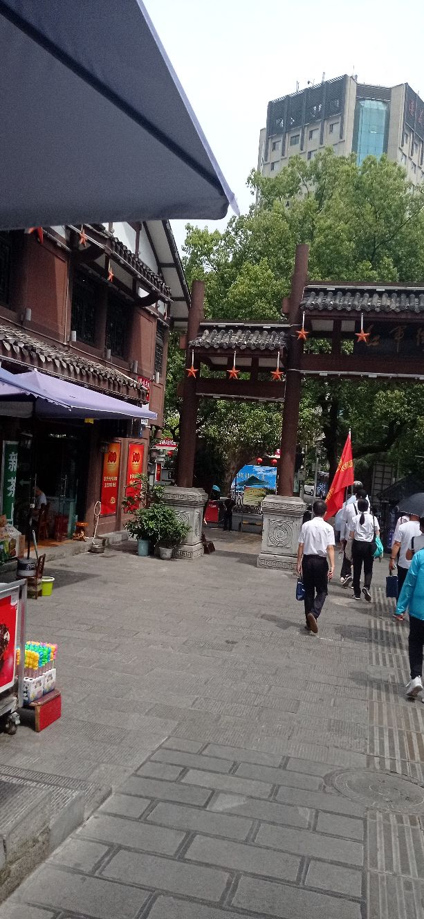 医学小常识一一胸痛咋会事？