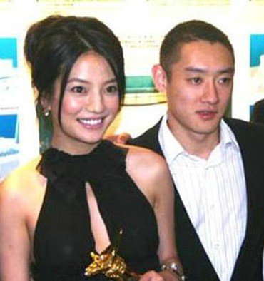 当年演小燕子的赵薇近况如何,她是赵薇