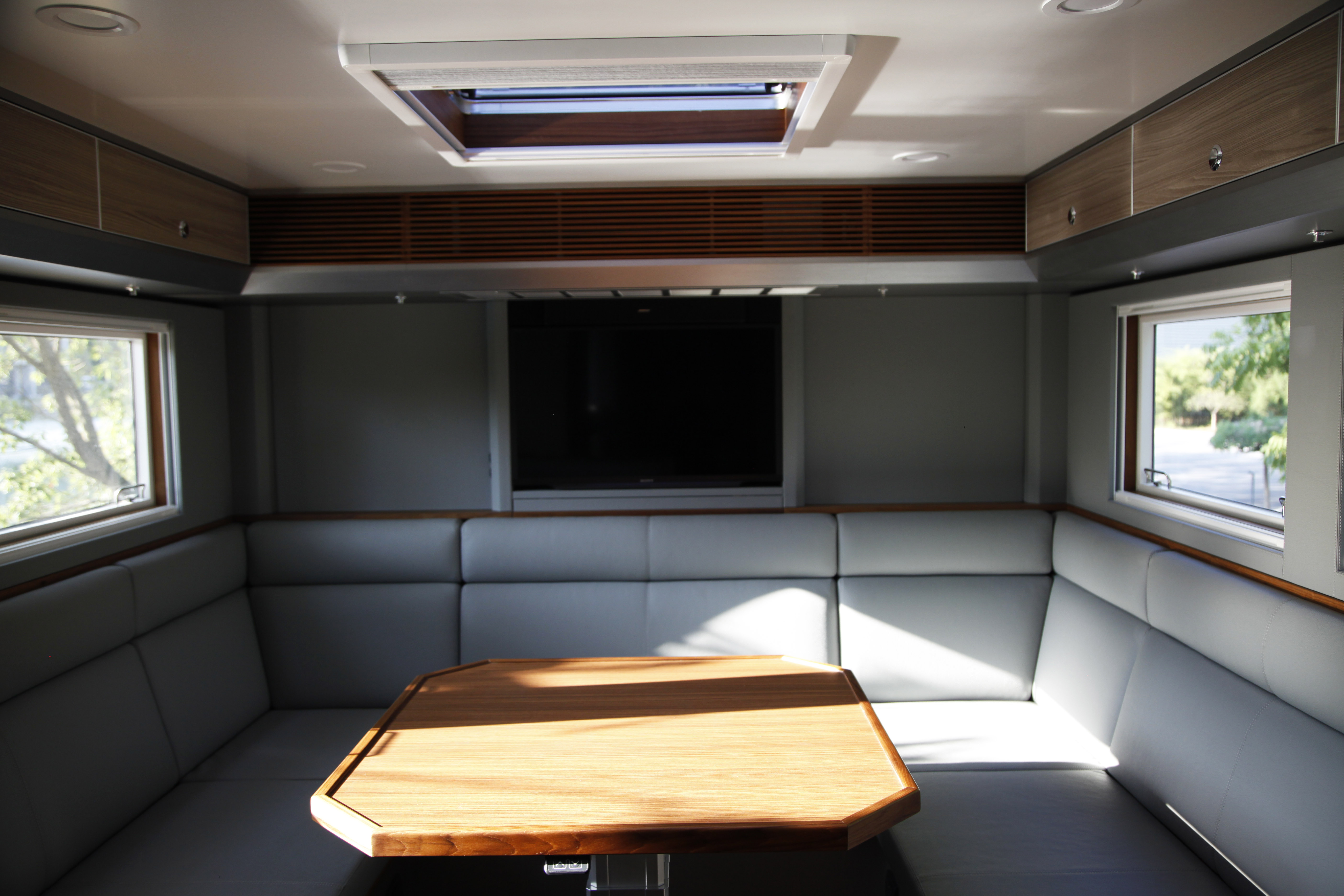 越野强劲王者，独栋别墅享用，阿莫迪罗曼8x8征服你了吗？