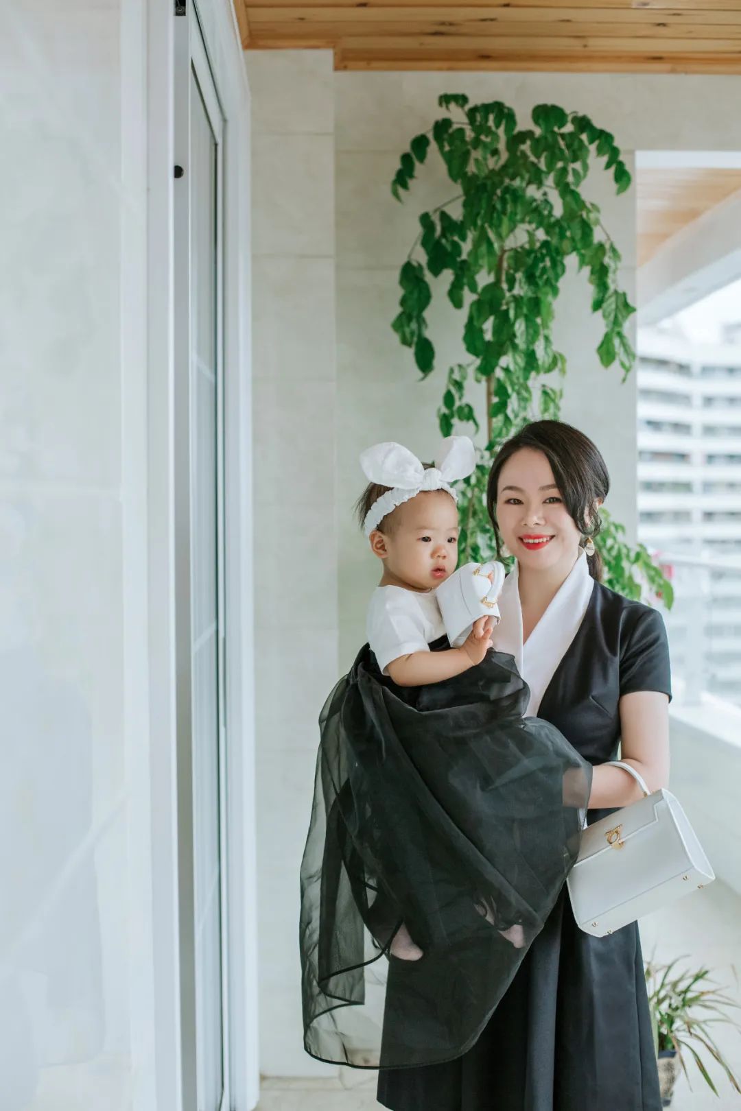 英国女王拿过的包包,英国伊丽莎白女王二世包包