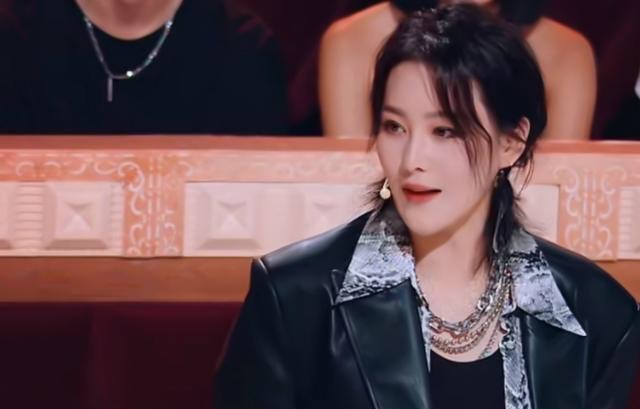 张馨予李晨何捷的视频,张馨予婚后晒自拍照网友喊话何捷