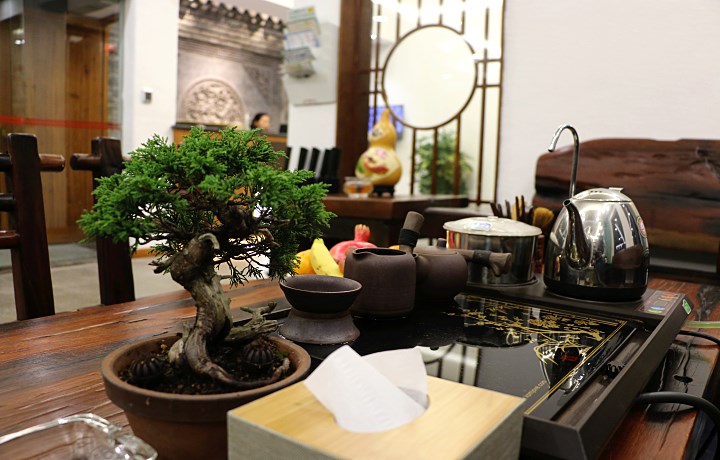 来袁家村花田月下住民宿，咥陕西美食、泡酒吧，逛民俗！