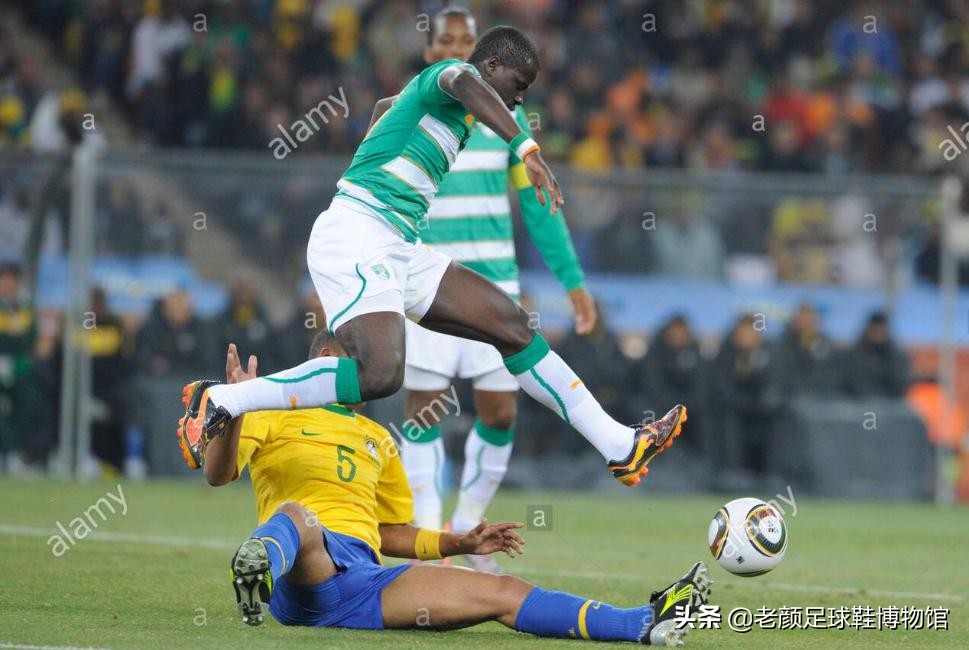 曾经风靡98世界杯的彩色pumaking，如今低调变身成贝莱林小黑鞋