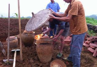 梦见死去的母亲挖祖坟,梦见把已去世母亲从坟墓挖出来