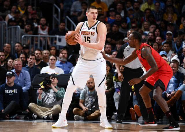 分类评选历史最强中锋！奥尼尔仅一项上榜，球迷：他又该不高兴了