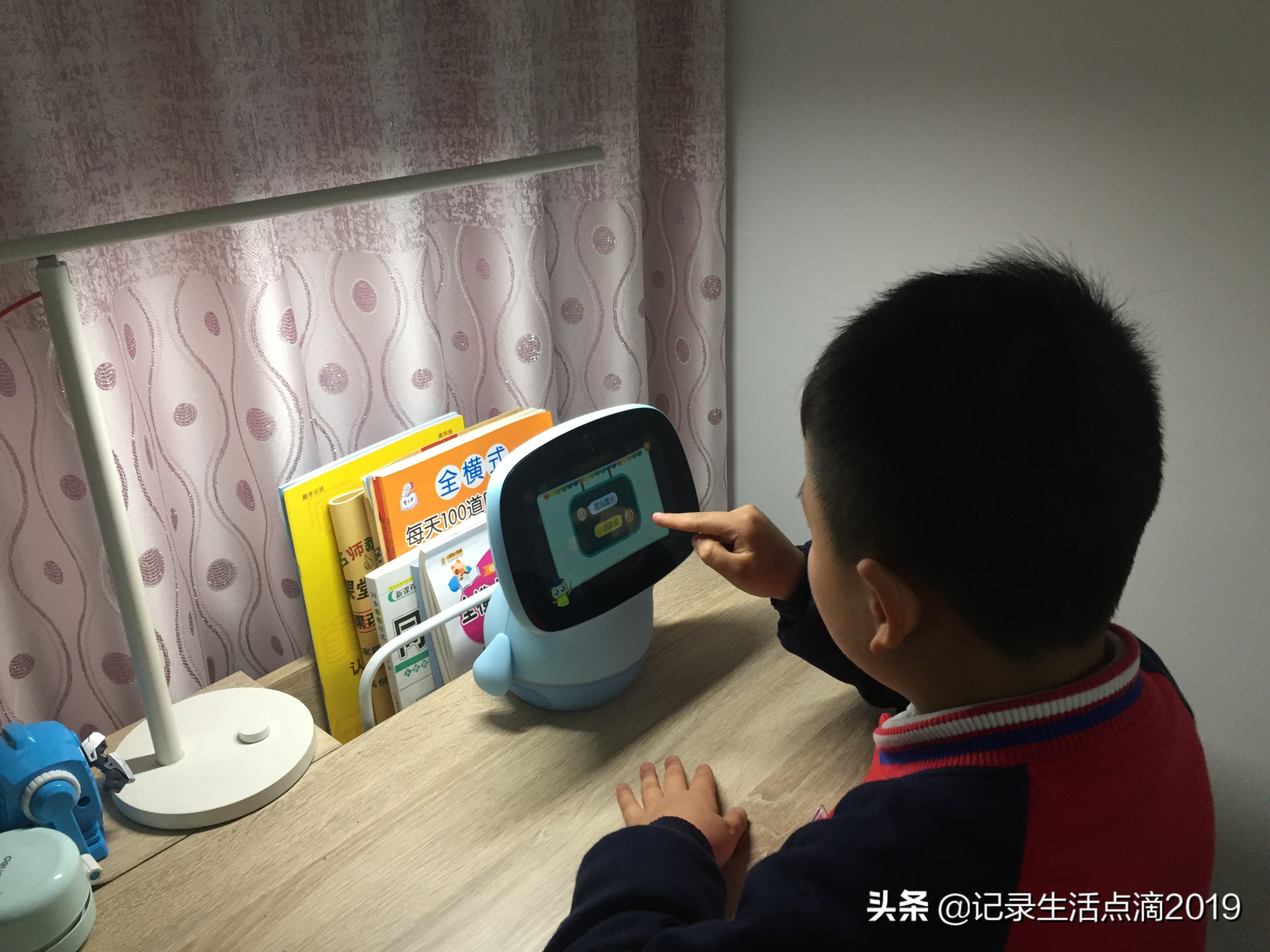 学习娱乐两不误小学二年级,聪聪教育陪伴机器人