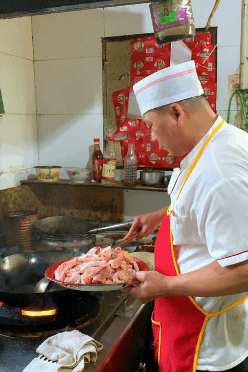 清真大盘鸡为什么贵,新疆大盘鸡到底好不好