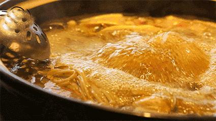 中国人又对火锅下手：火锅奶茶、火锅蛋糕，而老外吃的火锅更奇怪