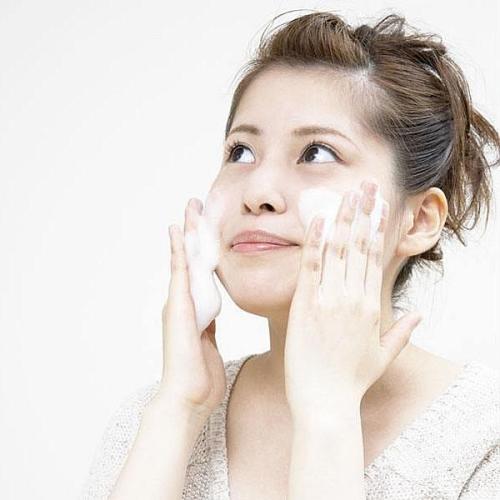 青少年女生满脸痘怎么治,花季少女如何不长痘痘