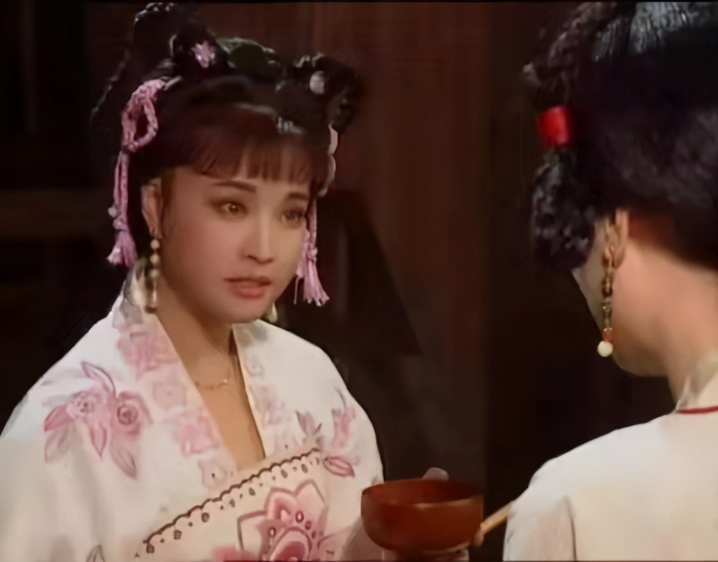 70岁刘晓庆再次演18岁少女,刘晓庆出演28岁女警花造型曝光