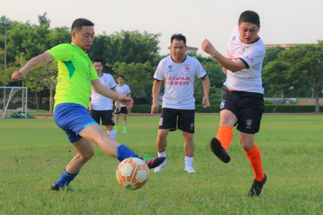 当足球之乡球队与广州高校校友冠军“豪情相遇”，你更支持谁？