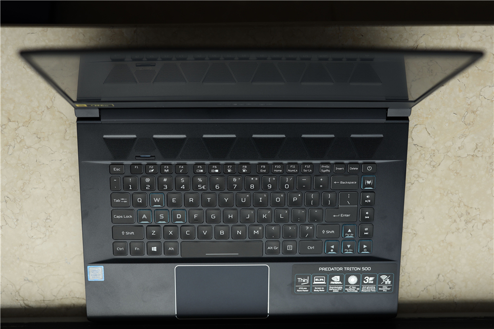 宏碁掠夺者刀锋500se和战斧300,宏碁掠夺者刀锋500SE电竞本