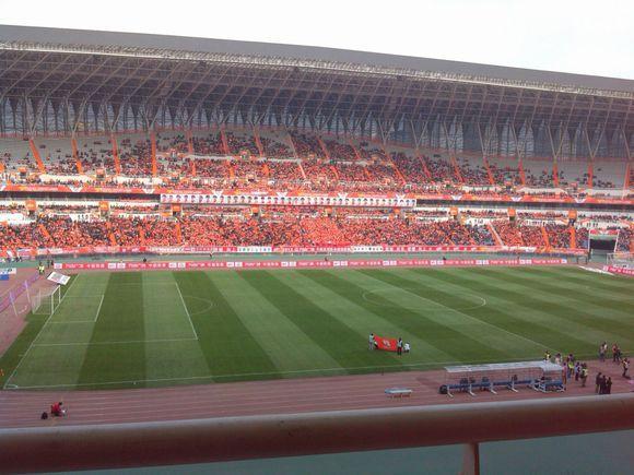 球迷朋友们，中超十六强，各自主场最震撼的体育馆，你能知多少？