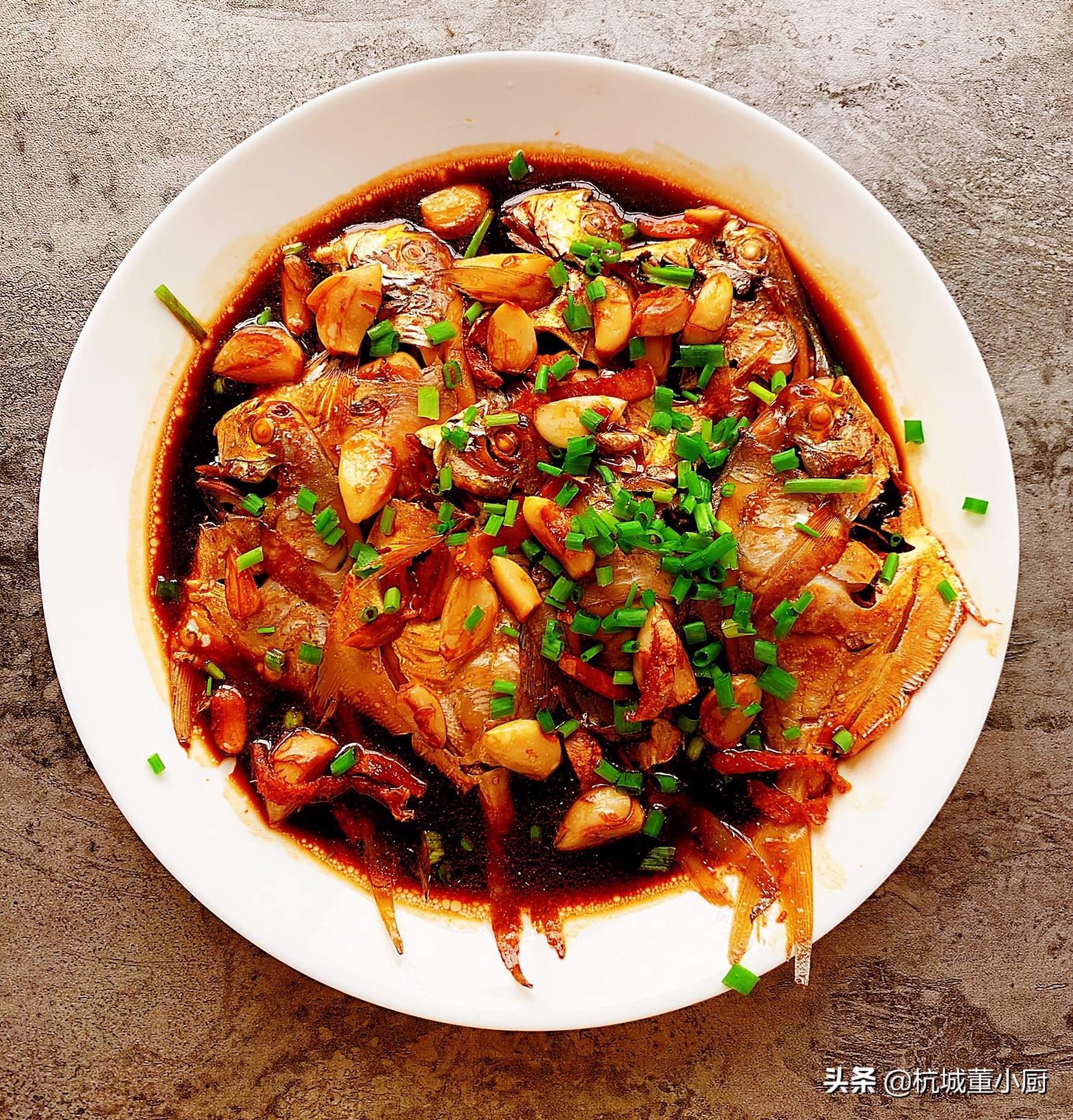 大厨红烧鲳鱼最正宗的做法,蒜子鲳鱼