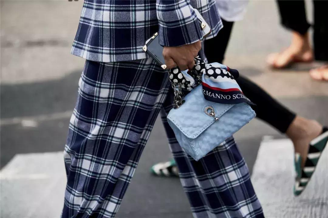 丝巾过时不,丝巾系的不只是精致时髦更是品味