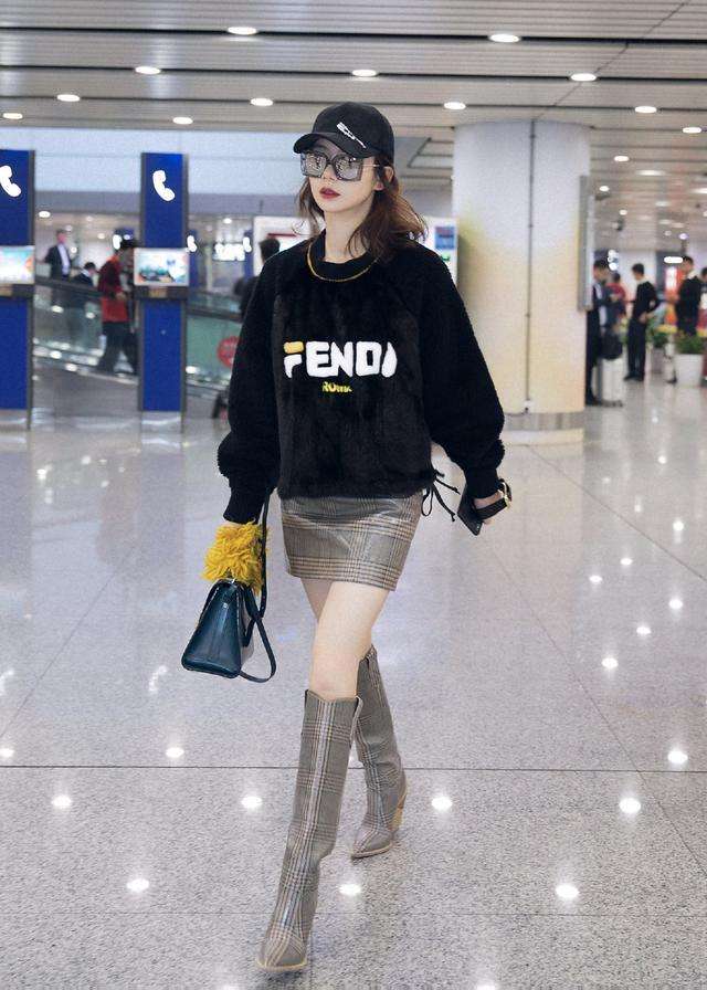 小香风外套内搭打底衫,深绿色外套内搭黄色打底衫